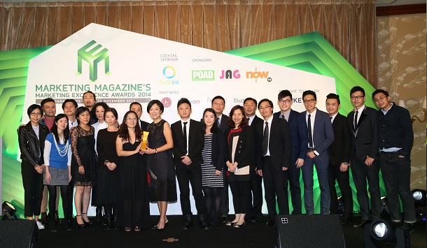Selina Chong accepts the award with the HKBN team