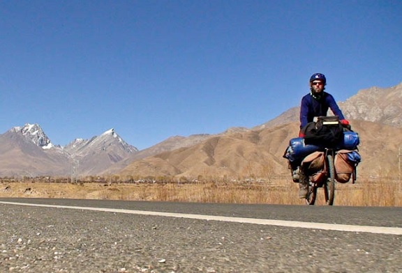 Lured by the promise of a riveting and impassioned talk, a full house of about 130 Talents and HKBN friends attended our event led by adventurer and author Rob Lilwall. 