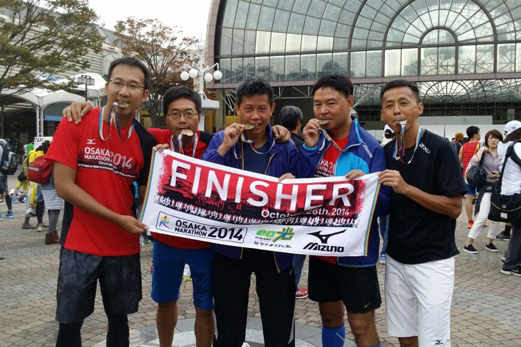 Despite being inexperienced as a runner, Andrew (1st from left) was inspired by fellow HKBN teammates and friends to complete his first full marathon in Osaka, Japan.
