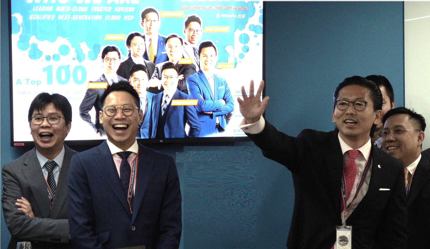Led by ICG Chairman Andy Lau (pictured waving) and ICG CEO Eric Leung (2nd from left), the ICG team adds industry-leading Cloud expertise and experience to HKBN Group.   